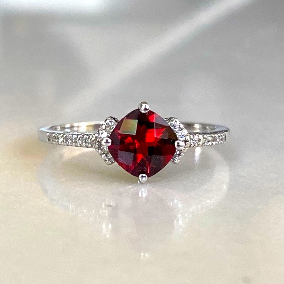 BRAND NEW Garnet Diamond Ring, 10k White Gold, Sz 7 - Picture 1 of 11